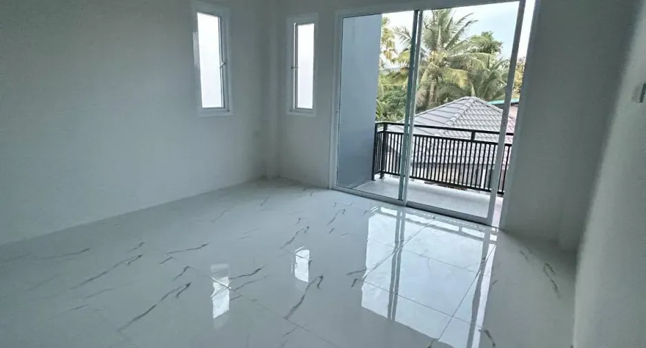 For sale 4 bedrooms house in Mueang Surat Thani, Surat Thani