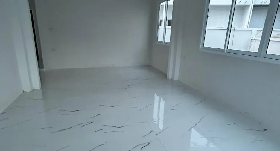 For sale 4 bedrooms house in Mueang Surat Thani, Surat Thani