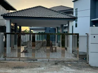 For sale 4 bedrooms house in Mueang Surat Thani, Surat Thani