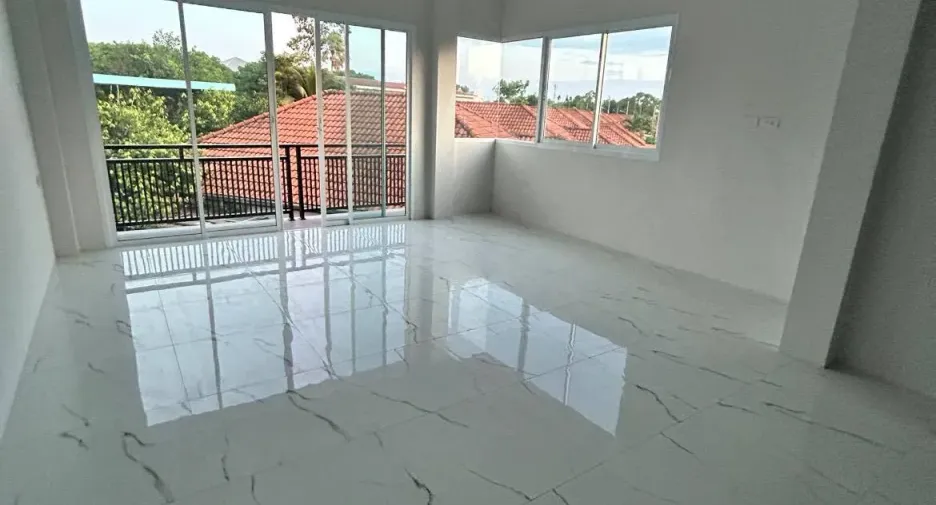For sale 4 bedrooms house in Mueang Surat Thani, Surat Thani