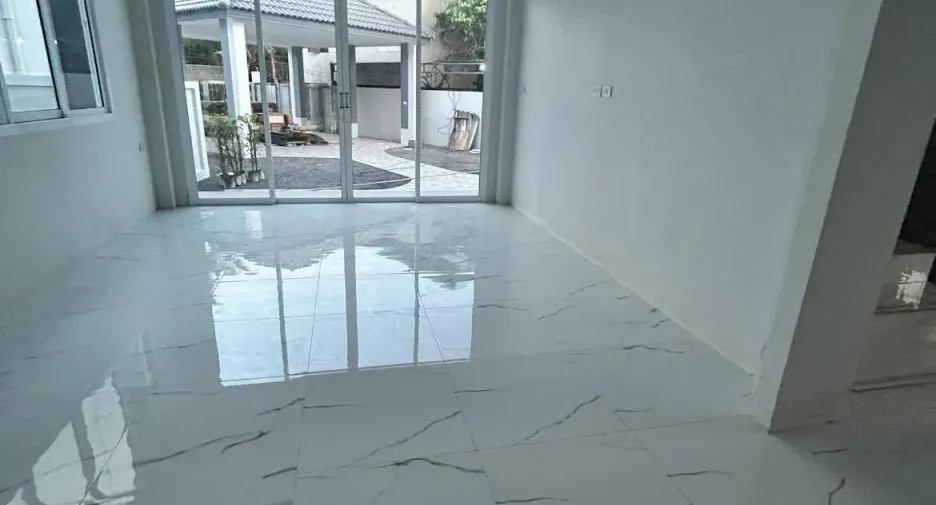 For sale 4 bedrooms house in Mueang Surat Thani, Surat Thani