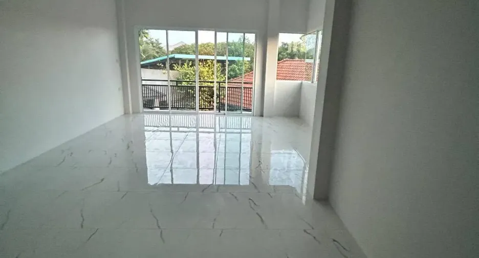 For sale 4 bedrooms house in Mueang Surat Thani, Surat Thani