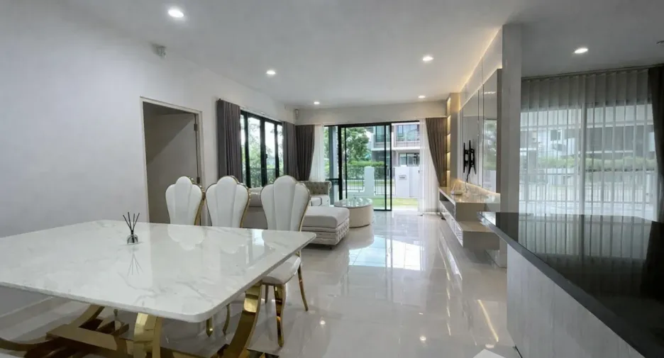 Haus zum Kauf und zur Miete mit 5 Zimmer in Bang Sao Thong, Samut Prakan