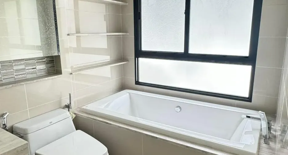 Haus zum Kauf und zur Miete mit 5 Zimmer in Bang Sao Thong, Samut Prakan