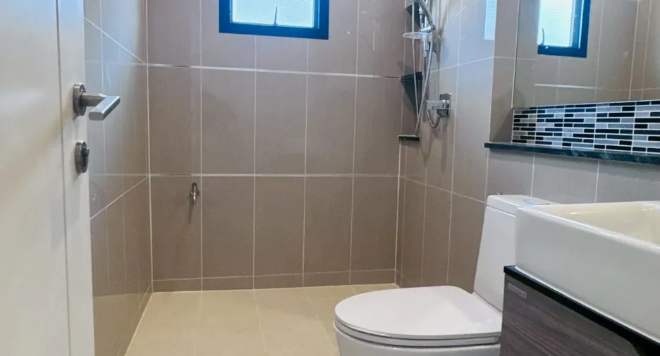 Haus zum Kauf und zur Miete mit 5 Zimmer in Bang Sao Thong, Samut Prakan