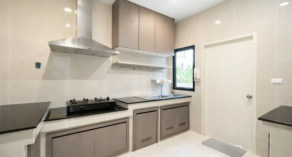 Haus zum Kauf und zur Miete mit 5 Zimmer in Bang Sao Thong, Samut Prakan