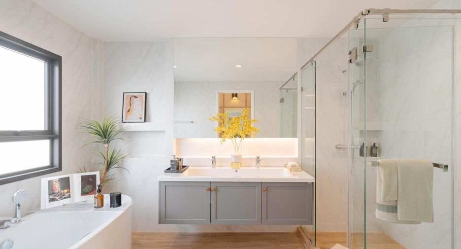 Casa en alquiler de 4 habitaciones en Bang Phli, Samut Prakan