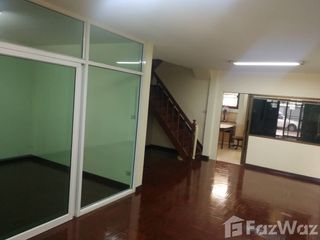 Casa adosada en venta y en alquiler de 4 habitaciones en Bueng Kum, Bangkok