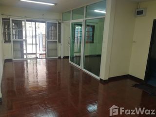 Casa adosada en venta y en alquiler de 4 habitaciones en Bueng Kum, Bangkok