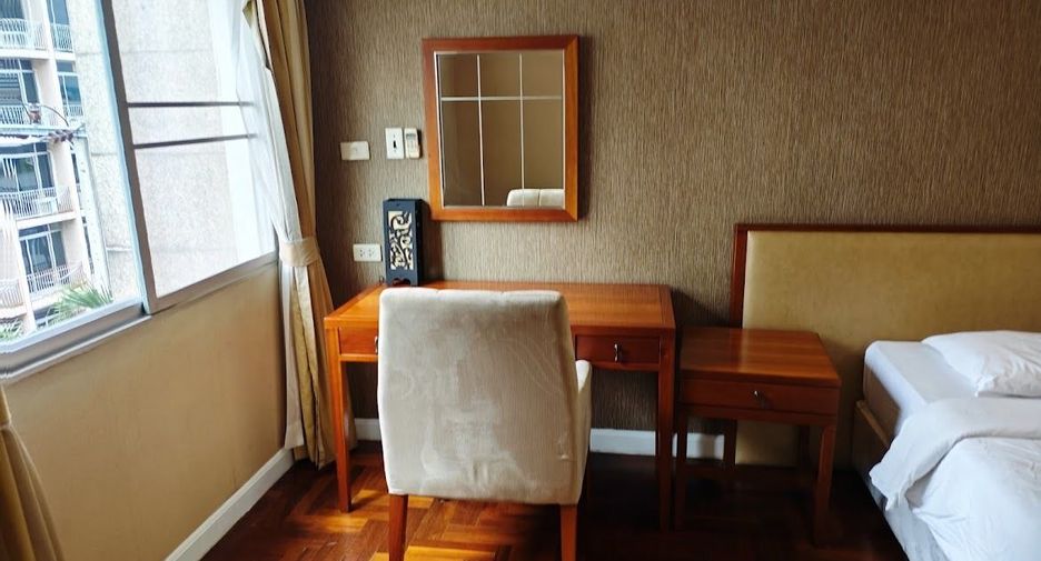 For rent 1 bed condo in Yan Nawa, Bangkok