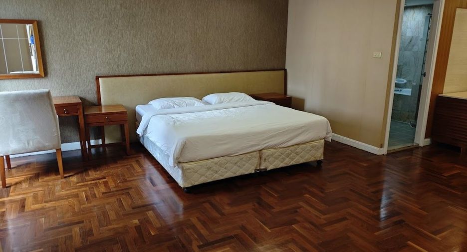 For rent 1 bed condo in Yan Nawa, Bangkok