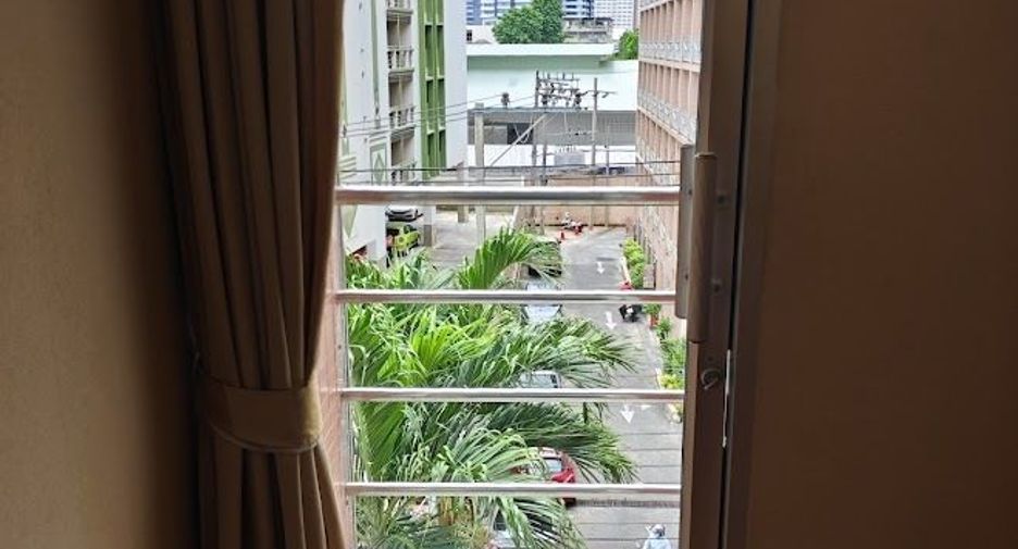 For rent 1 bed condo in Yan Nawa, Bangkok