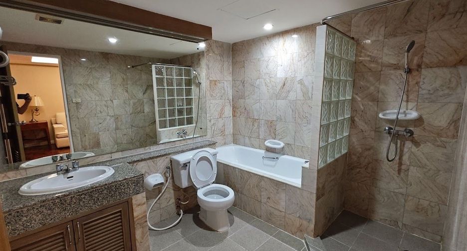 For rent 1 bed condo in Yan Nawa, Bangkok