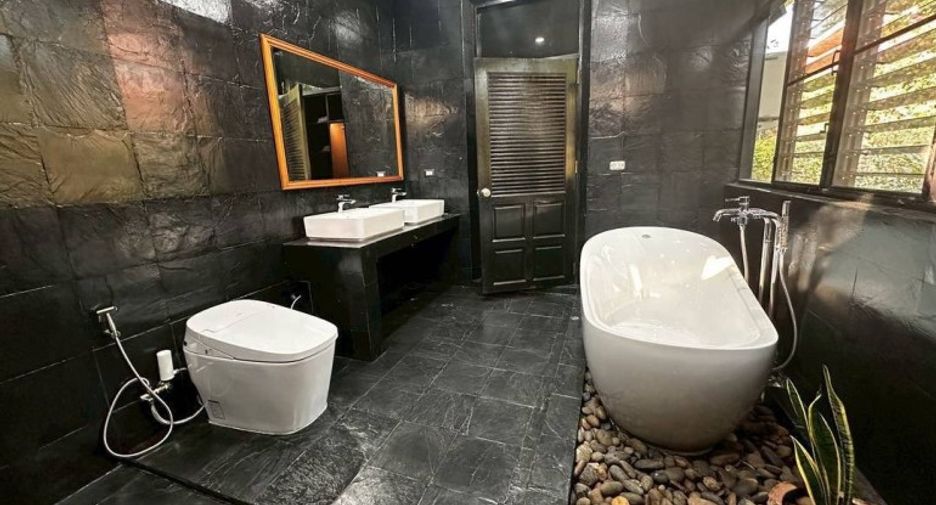 Haus zum Kauf mit 4 Zimmer in Sattahip, Chonburi