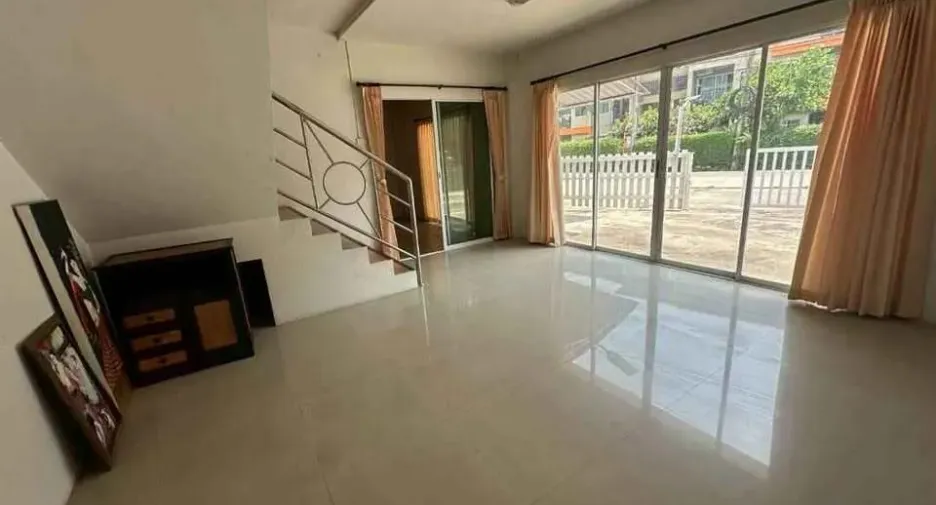 For sale and for rent 4 bedrooms house in Mueang Chiang Mai, Chiang Mai
