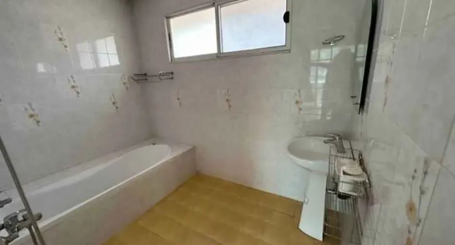 For sale and for rent 4 bedrooms house in Mueang Chiang Mai, Chiang Mai