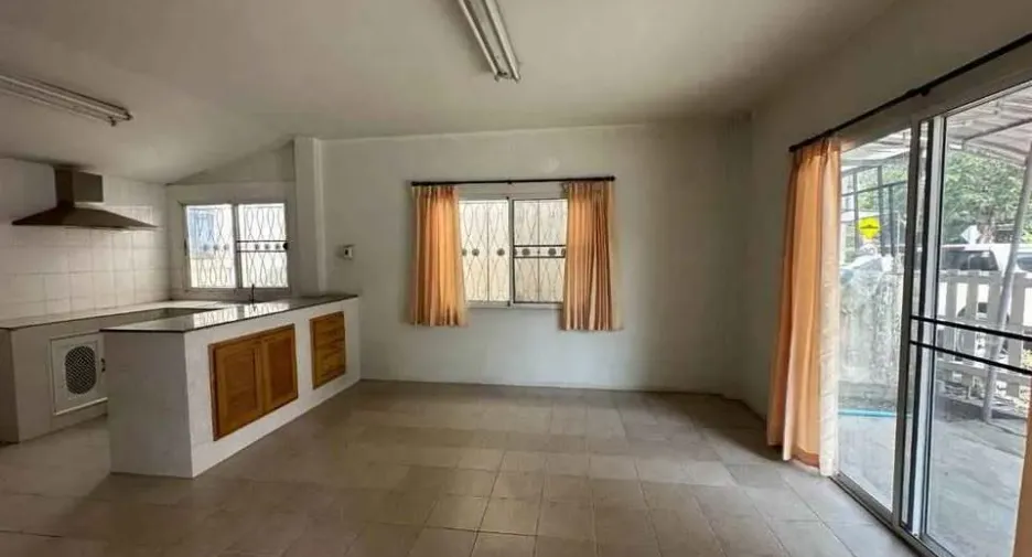 For sale and for rent 4 bedrooms house in Mueang Chiang Mai, Chiang Mai