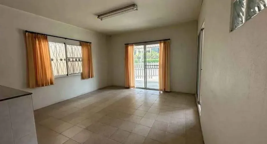 For sale and for rent 4 bedrooms house in Mueang Chiang Mai, Chiang Mai