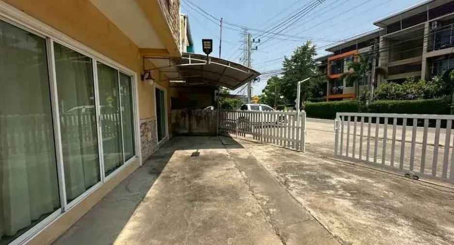 For sale and for rent 4 bedrooms house in Mueang Chiang Mai, Chiang Mai