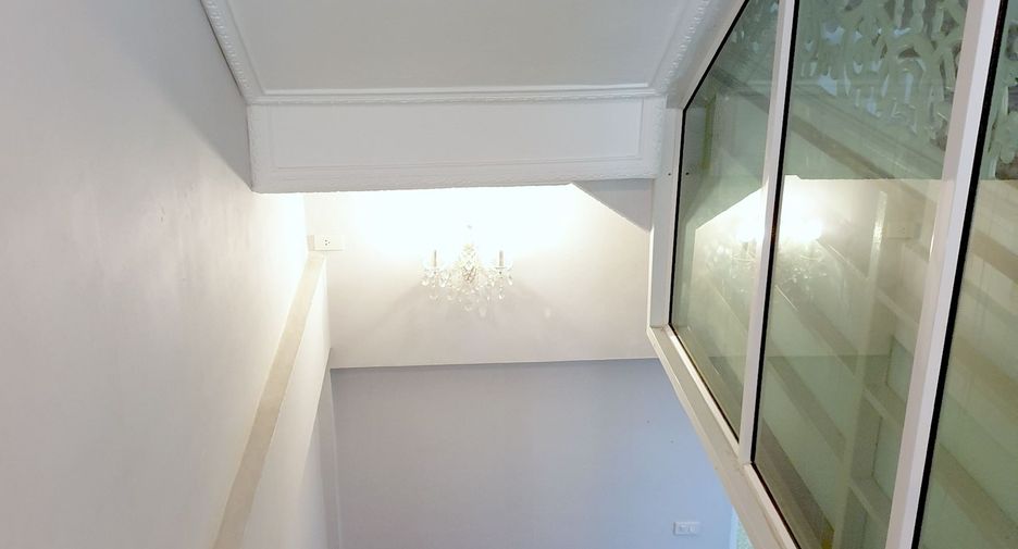 For sale 3 bedrooms retail Space in Mueang Chiang Mai, Chiang Mai