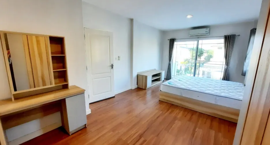 For rent 3 bedrooms house in Mueang Chiang Mai, Chiang Mai