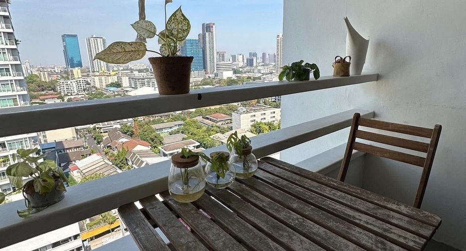 For rent 2 bedrooms condo in Watthana, Bangkok