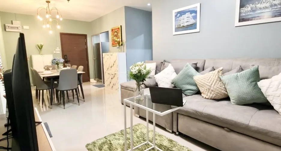Condo en alquiler de 2 habitaciones en Huai Khwang, Bangkok