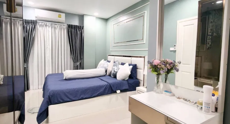Condo en alquiler de 2 habitaciones en Huai Khwang, Bangkok