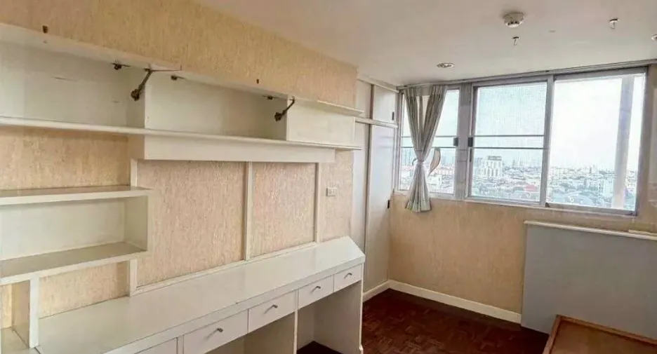 For rent 3 bedrooms condo in Watthana, Bangkok