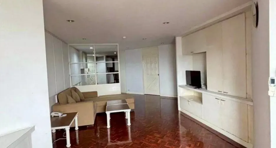 For rent 3 bedrooms condo in Watthana, Bangkok