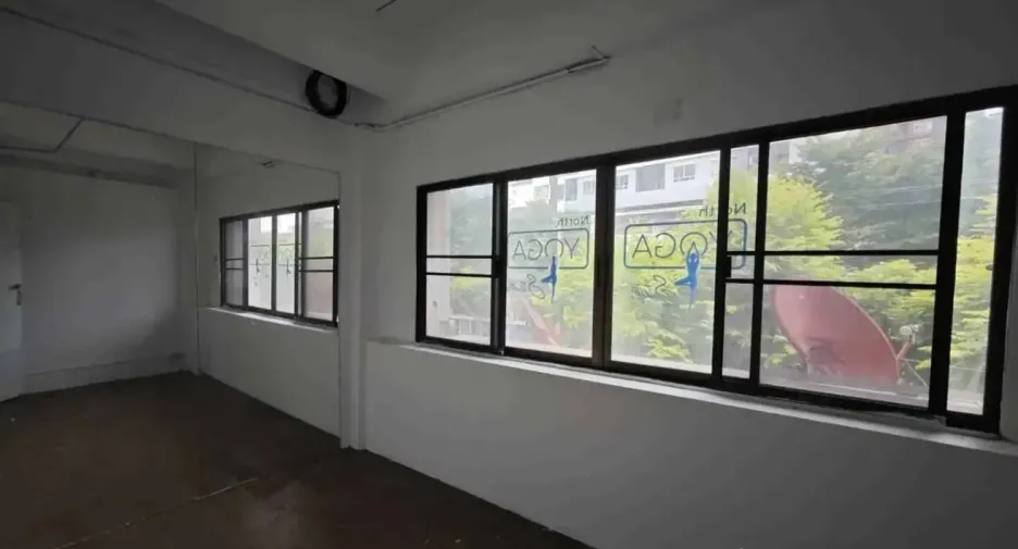 For rent 4 bedrooms retail Space in Yan Nawa, Bangkok