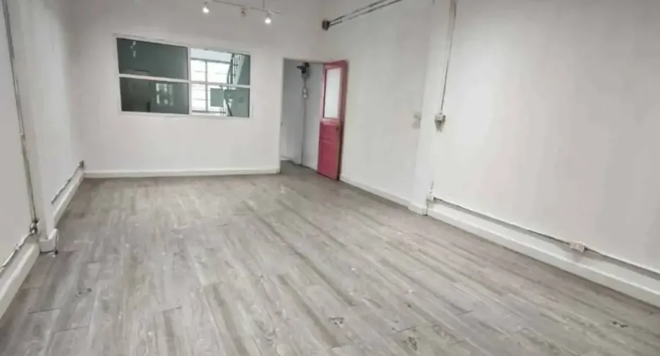For rent 4 bedrooms retail Space in Yan Nawa, Bangkok