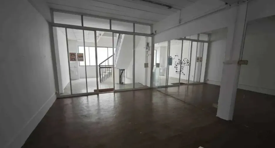 For rent 4 bedrooms retail Space in Yan Nawa, Bangkok
