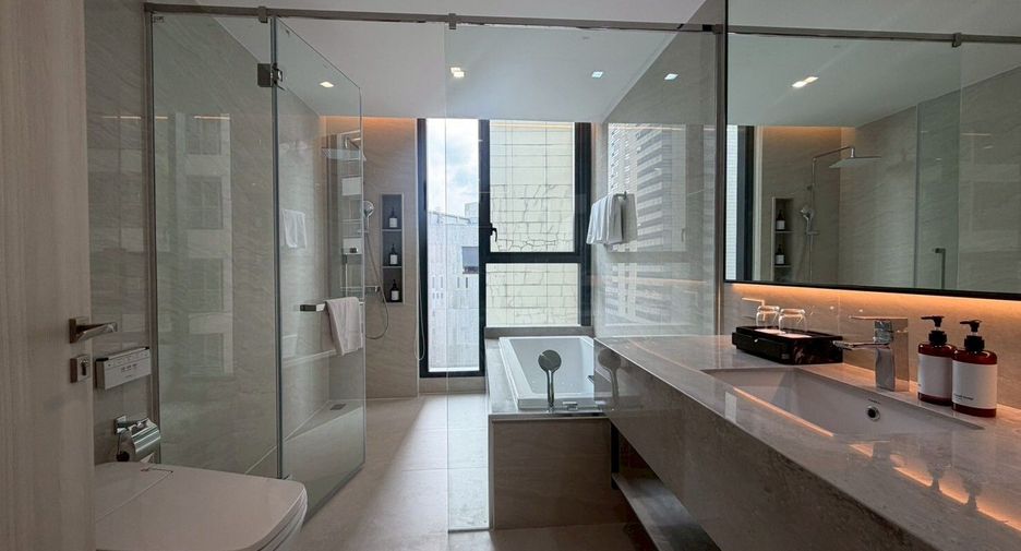 For rent 2 bedrooms apartment in Khlong Toei, Bangkok