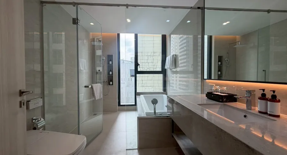 For rent 2 bedrooms apartment in Khlong Toei, Bangkok