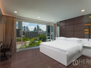 For rent 2 bedrooms condo in Khlong Toei, Bangkok