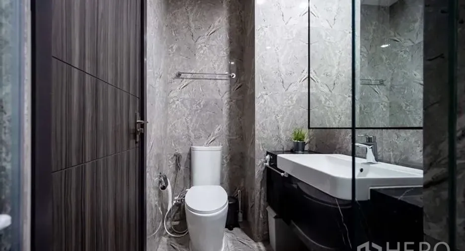 For rent 1 bed condo in Khlong Toei, Bangkok