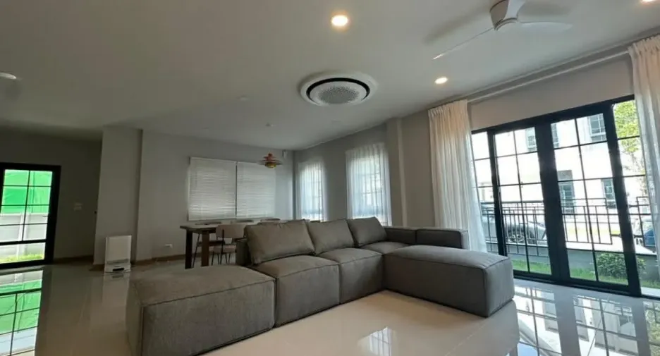 Haus zur Miete mit 4 Zimmer in Bang Phli, Samut Prakan