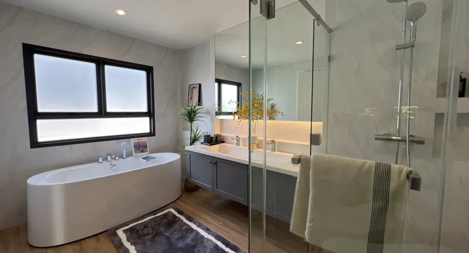 Haus zur Miete mit 4 Zimmer in Bang Phli, Samut Prakan