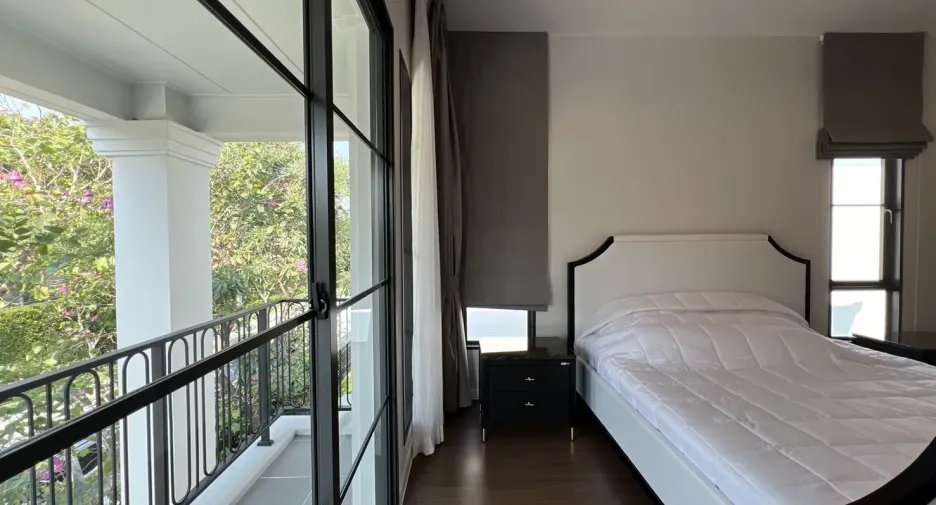 Casa en alquiler de 4 habitaciones en Bang Phli, Samut Prakan