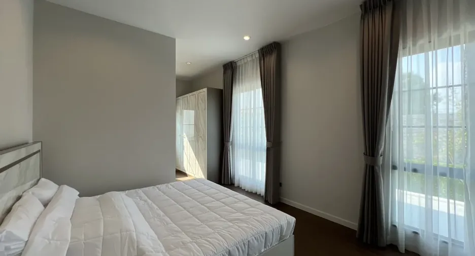 Casa en alquiler de 4 habitaciones en Bang Phli, Samut Prakan