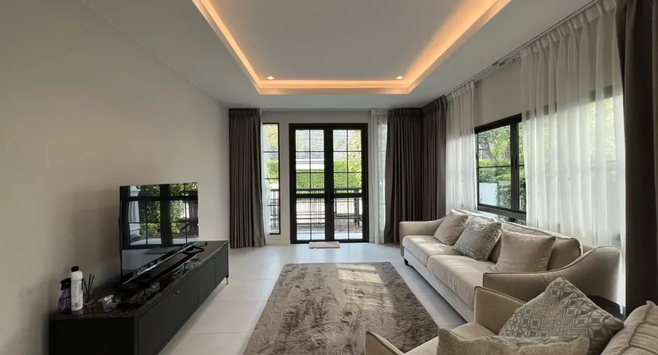 Casa en alquiler de 4 habitaciones en Bang Phli, Samut Prakan