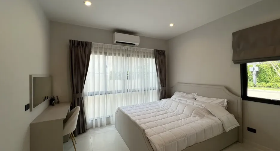 Casa en alquiler de 4 habitaciones en Bang Phli, Samut Prakan