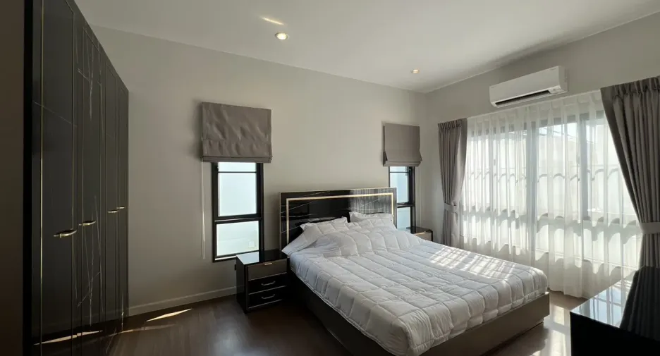 Casa en alquiler de 4 habitaciones en Bang Phli, Samut Prakan