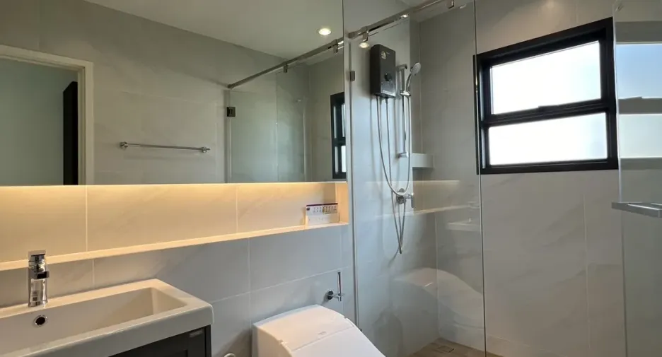 Casa en alquiler de 4 habitaciones en Bang Phli, Samut Prakan