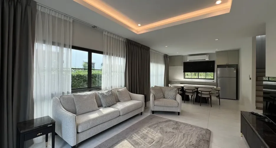 Casa en alquiler de 4 habitaciones en Bang Phli, Samut Prakan