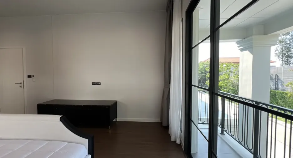 Casa en alquiler de 4 habitaciones en Bang Phli, Samut Prakan