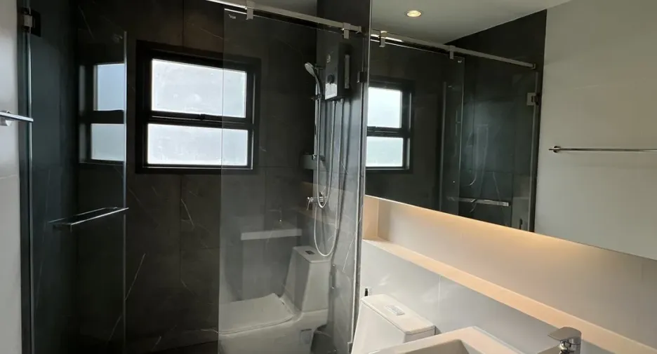 Casa en alquiler de 4 habitaciones en Bang Phli, Samut Prakan