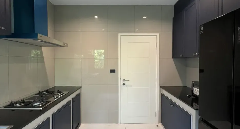 Casa en alquiler de 4 habitaciones en Bang Phli, Samut Prakan