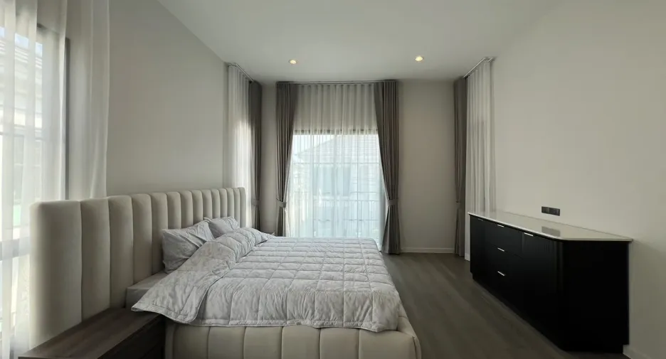出租 4 卧室 独立屋 在 Bang Phli, Samut Prakan